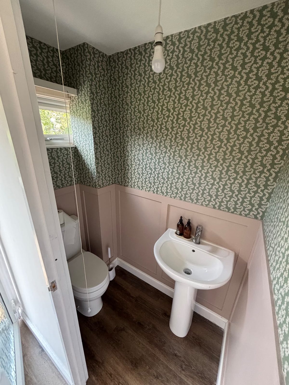 Bathroom wallpaper & panelling — after