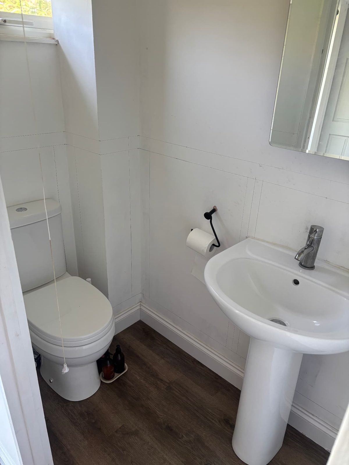 Bathroom wallpaper & panelling — before